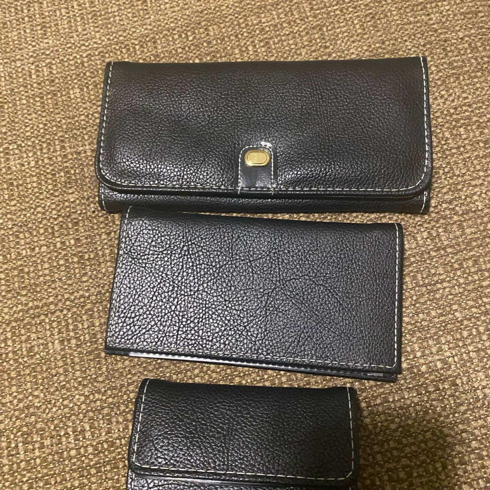 1 lg wallet- 1 sm wallet- checkbk cover-key chain